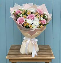 Букет цветов из:  Гвоздики, Орхидеи и Розы в Льве Толстом