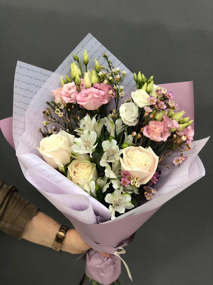 Букет цветов из: Альстромерии, Розы и Лизиантусы в Льве Толстом