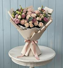 Букет цветов из:  Розы и Лизиантусы в Льве Толстом