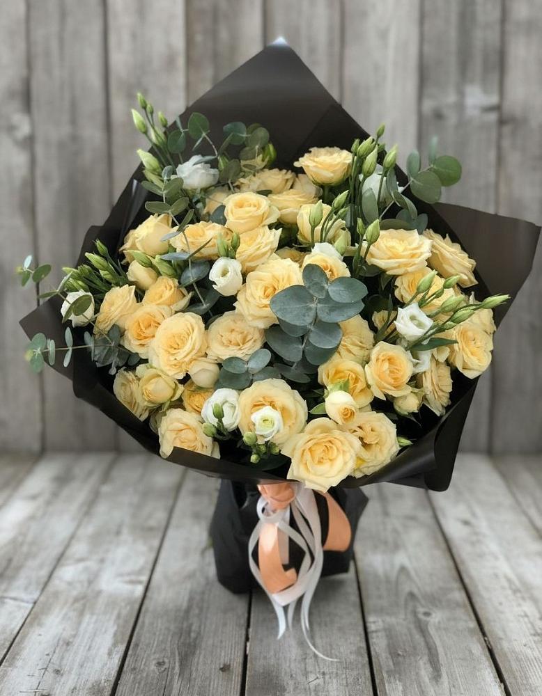 Букет цветов из: Розы и Лизиантусы в Льве Толстом