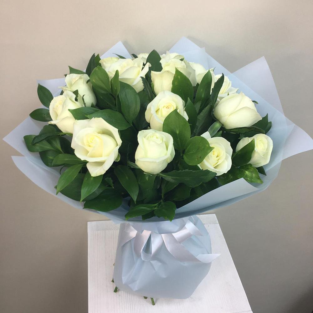 Букет 15 Белых роз Проуд в Льве Толстом