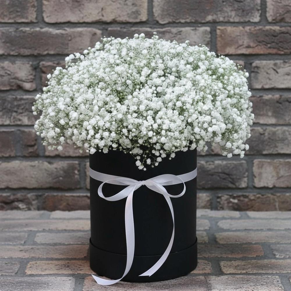 Цветочная композиция из Гипсофила в шляпной коробке в Льве Толстом