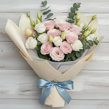 Букет цветов из:  Лизиантусы в Льве Толстом
