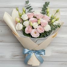 Букет цветов из:  Лизиантусы в Льве Толстом