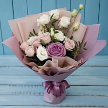 Букет цветов из:  Розы и Лизиантусы в Льве Толстом