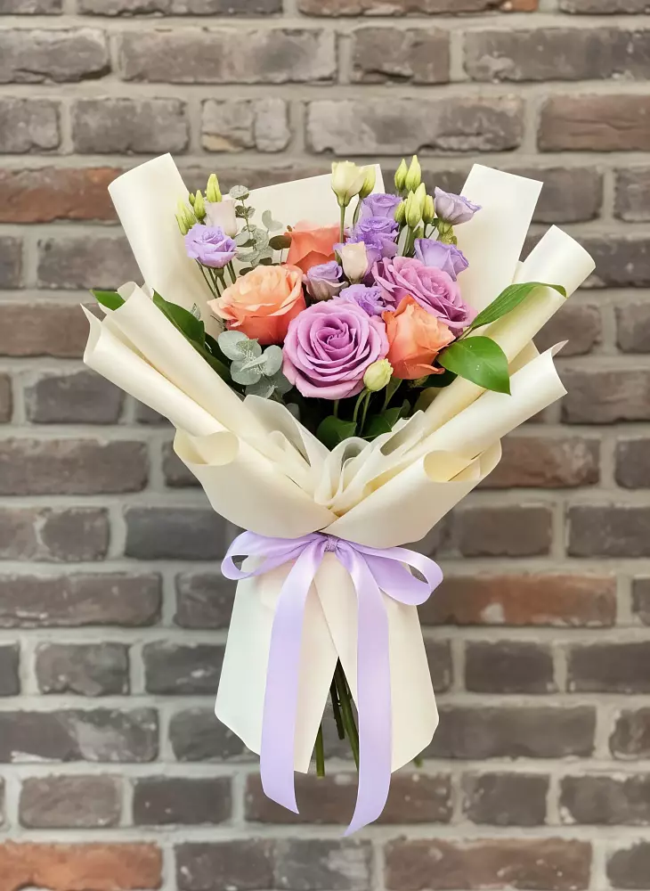 Букет цветов из: Лизиантусы и Розы в Льве Толстом