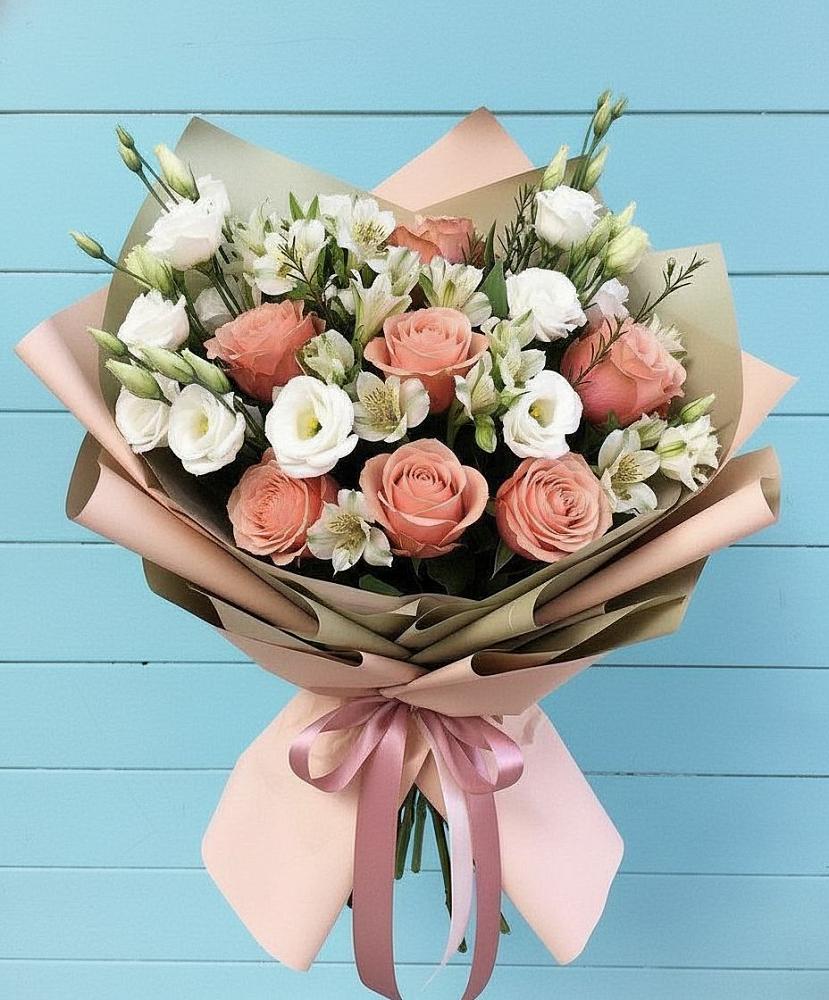 Букет цветов из: Розы, Альстромерии и Лизиантусы в Льве Толстом