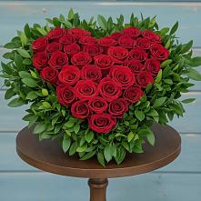 Цветочная композиция из Розы в виде сердца в Льве Толстом