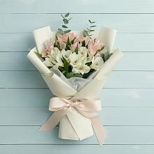 Букет цветов из:  Альстромерии в Льве Толстом