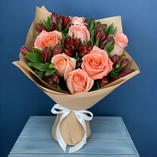 Букет цветов из:  Розы и Альстромерии в Льве Толстом
