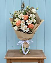 Букет цветов из:  Альстромерии, Лизиантусы, Розы и Хризантемы #REPLACE_PRED# Льве Толстом