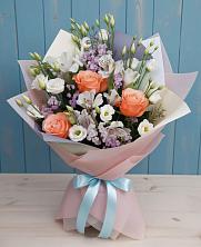 Букет цветов из:  Лизиантусы, Розы, Альстромерии и Гипсофила в Льве Толстом