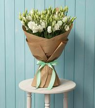 Букет цветов из:  Лизиантусы в Льве Толстом