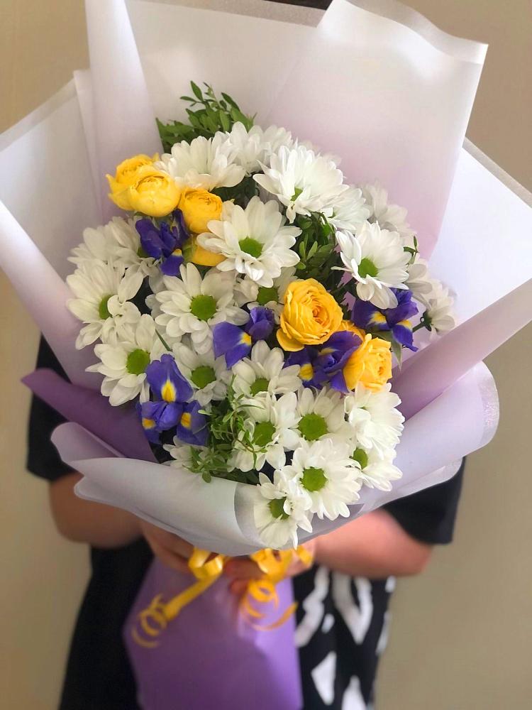 Букет цветов из: Ирисы, Хризантемы и Розы в Льве Толстом