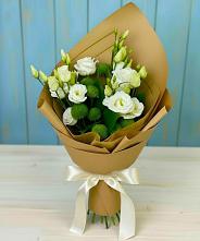 Букет цветов из:  Хризантемы и Лизиантусы в Льве Толстом