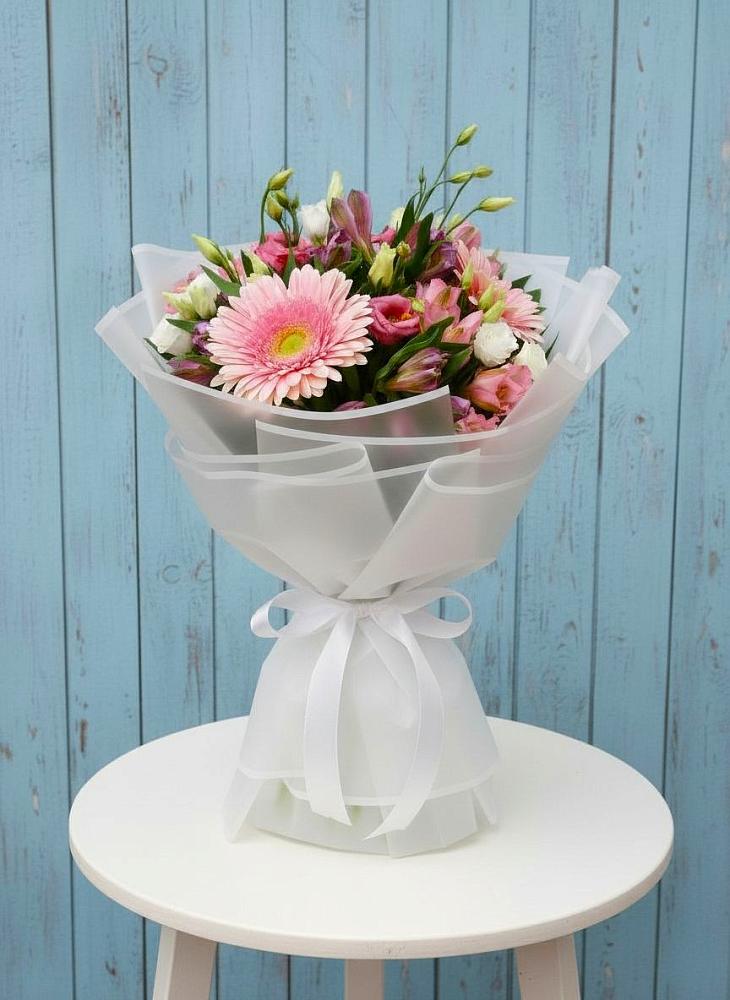 Букет цветов из: Герберы, Альстромерии и Лизиантусы в Льве Толстом