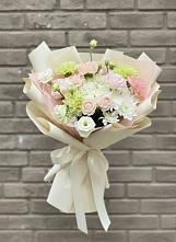 Букет цветов из:  Гвоздики, Розы, Лизиантусы и Хризантемы в Льве Толстом