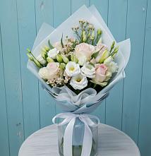 Букет цветов из:  Розы и Лизиантусы в Льве Толстом