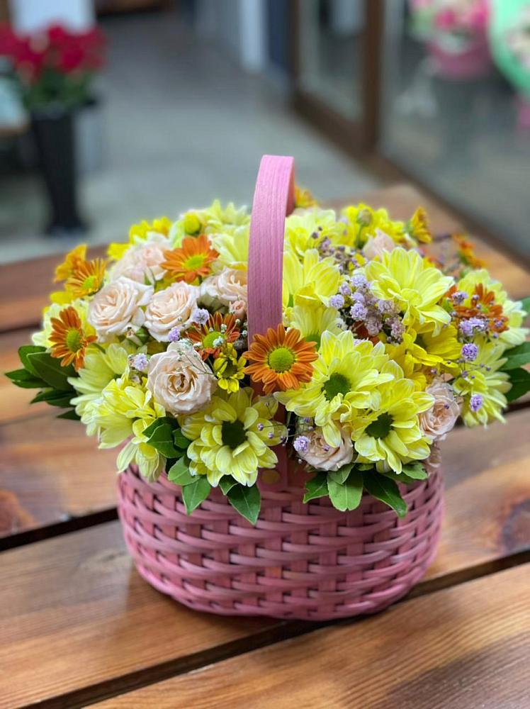 Цветочная композиция из Хризантемы и Розы в корзине в Льве Толстом