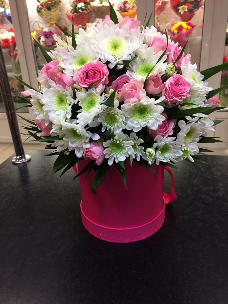 Цветочная композиция из Розы и Хризантемы в шляпной коробке в Льве Толстом