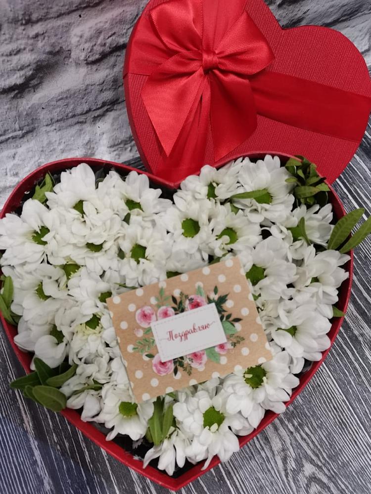 Цветочная композиция из Хризантемы в виде сердца в Льве Толстом