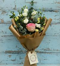Букет цветов из:  Розы и Лизиантусы в Льве Толстом