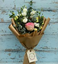 Букет цветов из:  Розы и Лизиантусы в Льве Толстом