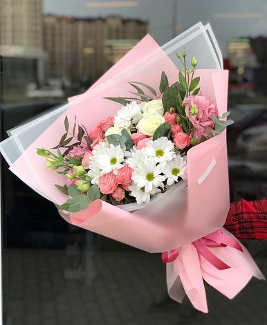 Букет цветов из: Розы, Лизиантусы и Хризантемы в Льве Толстом