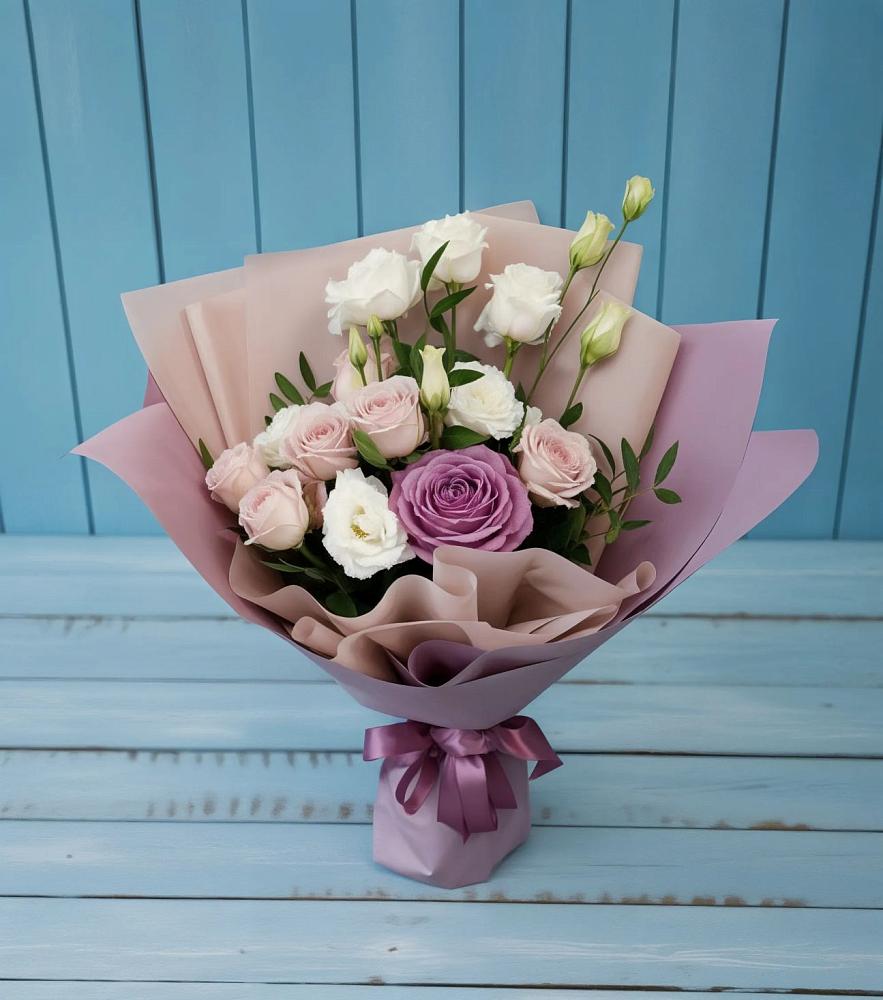 Букет цветов из: Розы и Лизиантусы в Льве Толстом